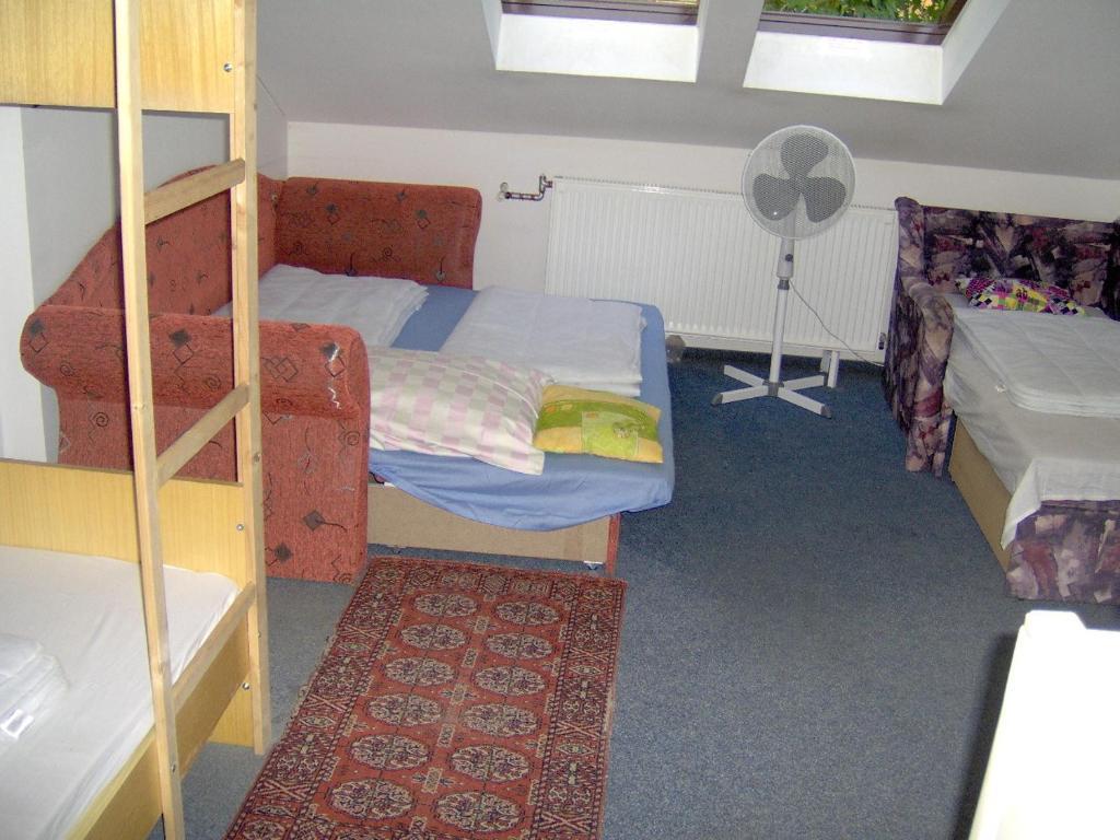 Ifi Hostel Pécs Chambre photo